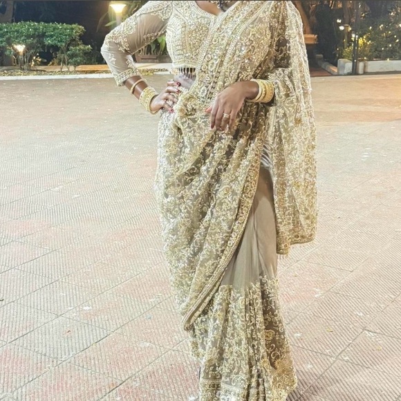 The Unbranded Brand Other - Elegant Gold Embroidered Saree